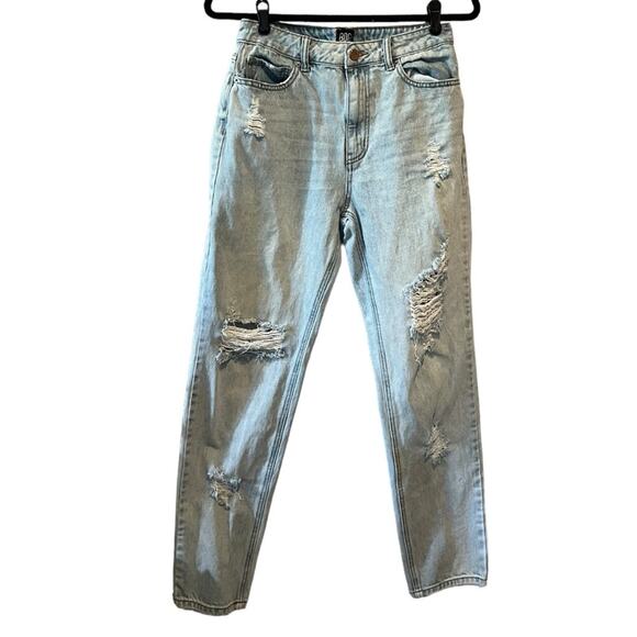 UO x BDG High-Waisted Mom Jean – Ripped Light Wash sz 27 - Picture 3 of 16